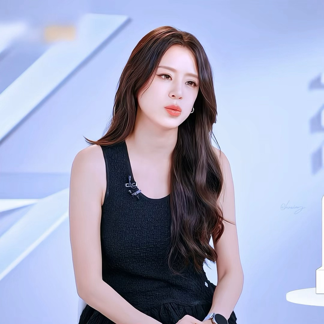 我补看浪七四公选入组队被江语晨美哭了你们知道吗。。刷到过切片说她这期很美但是也没