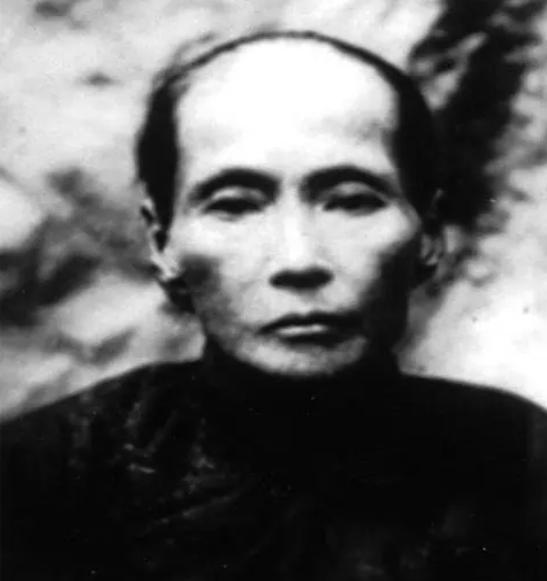毛主席丈母娘温吐秀去世后，在立碑署名上，为何写错贺子珍姐妹的名字
贺家也是满门忠