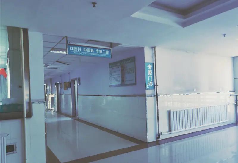 10月30日山东荷泽，10岁男孩意外撞击后被诊断腹腔存在肿瘤，因县医院手术不规范