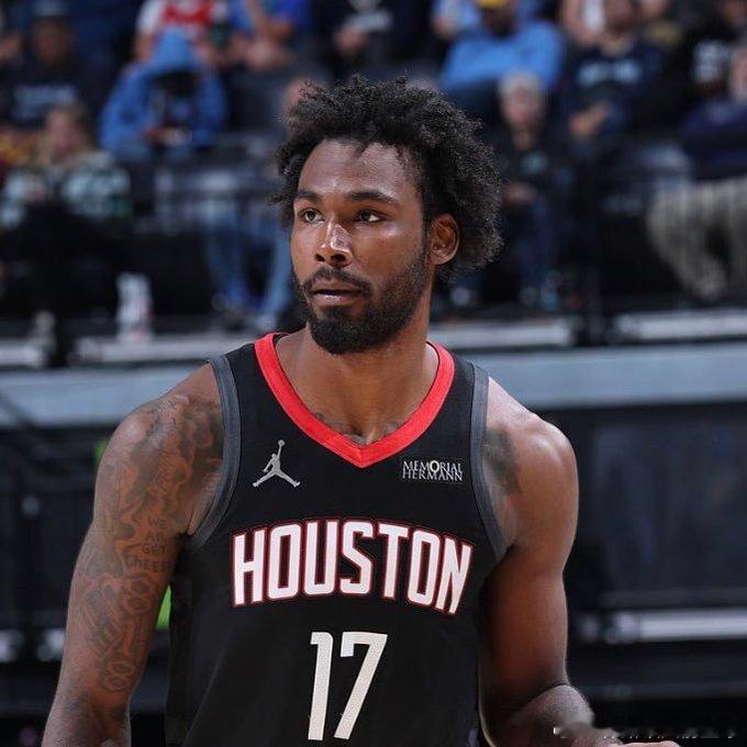 昨日比赛中，当塔里·伊森作为主防球员时，太阳队球员面对他仅10投1中🔒▪️德文