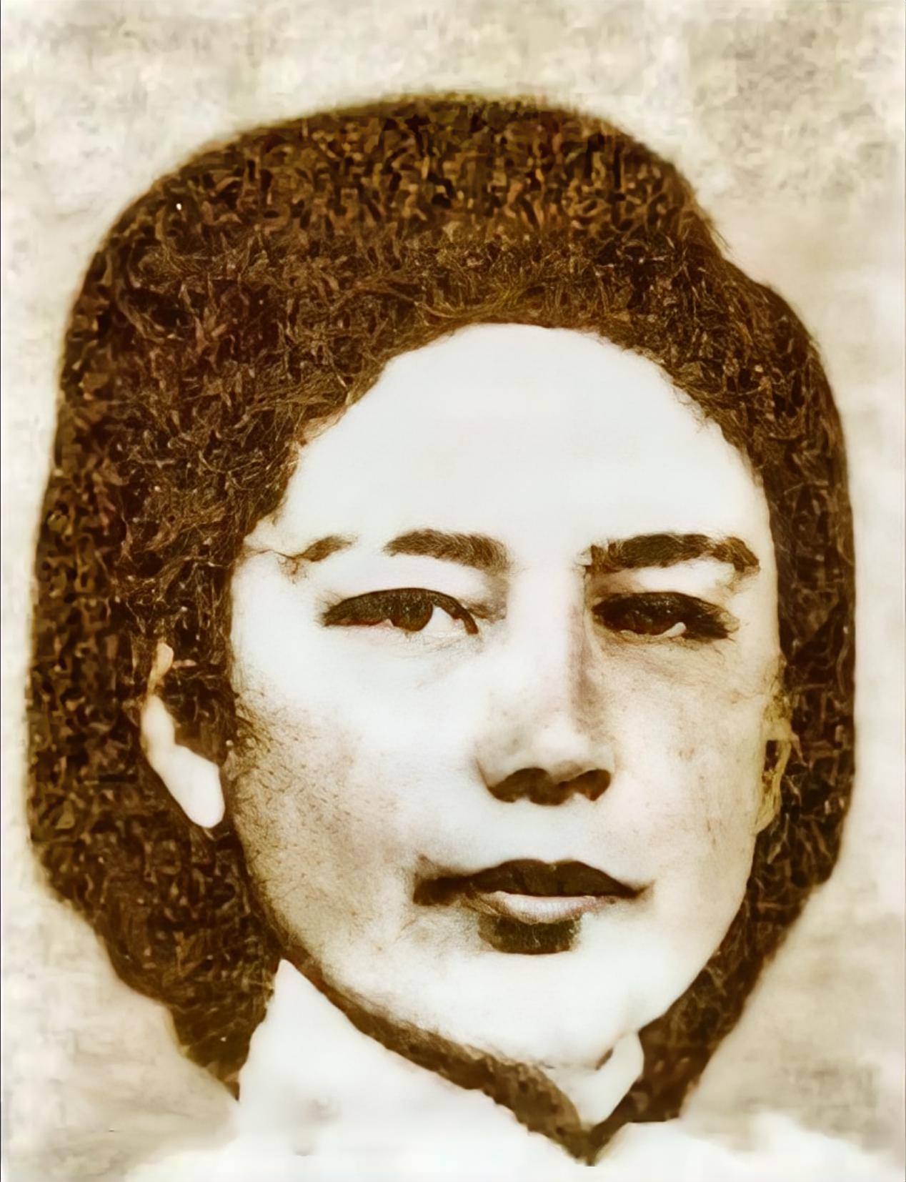 1944年盛夏的南通城，潜伏在日伪特务机关的地下党员马世和正卧病在床，忽然被护士