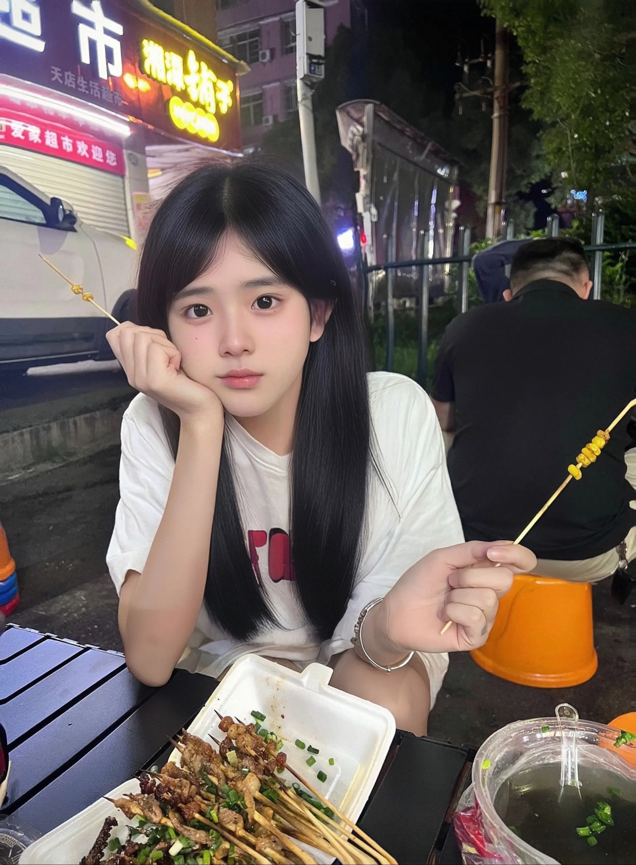 我们很少在离别时认真表达出心中的不舍 却又总是在离别后的某个不经意的时...