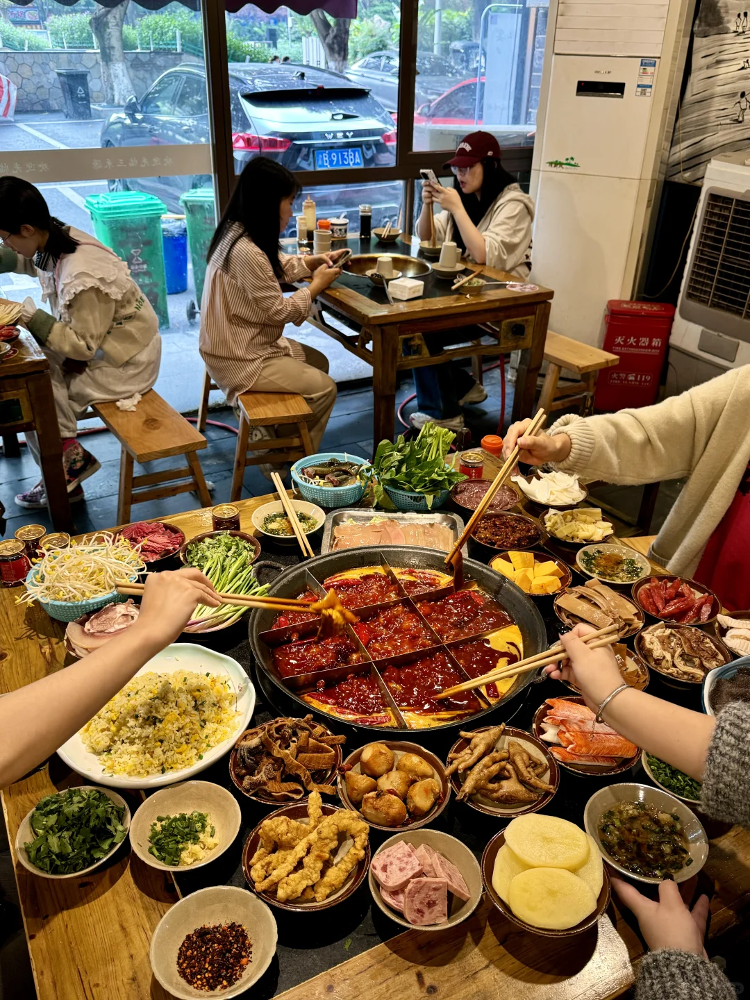 龙脊广场！！开了二十多年的老火锅！正宗便宜！