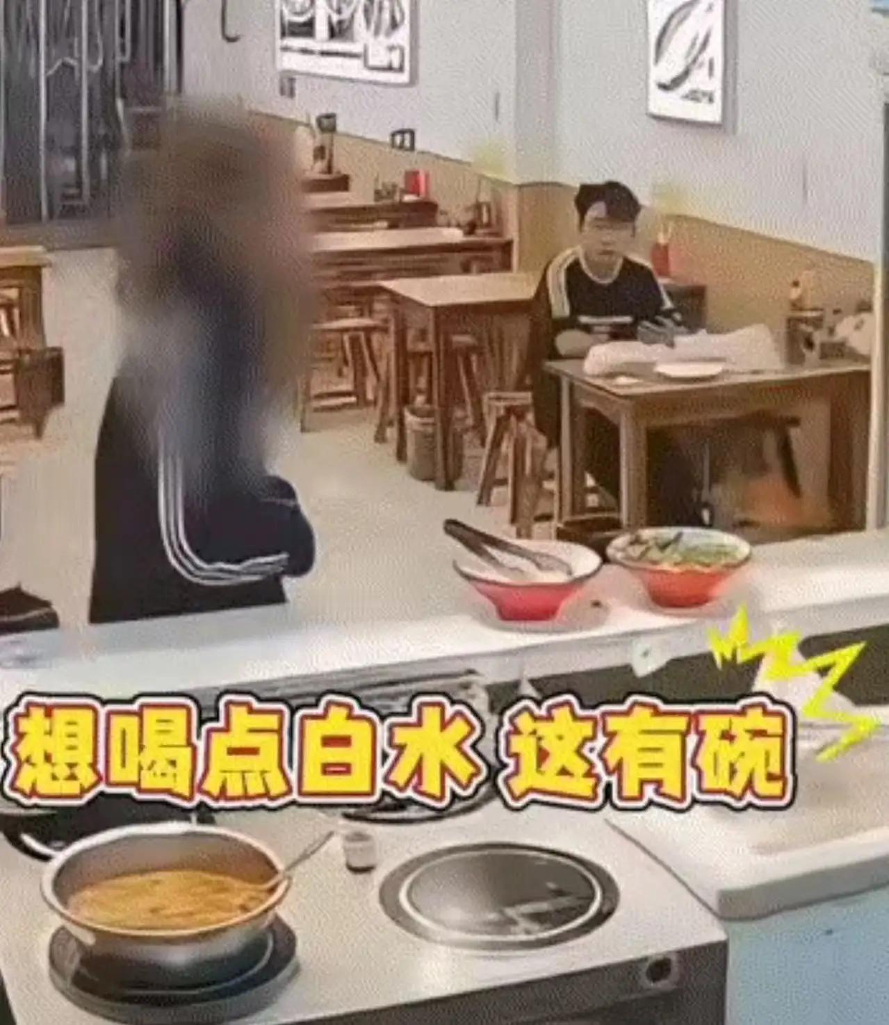 年轻人脸都不要了？”河北邯郸，小伙子在面馆点了一碗面，店主做好后他却自己没钱，店