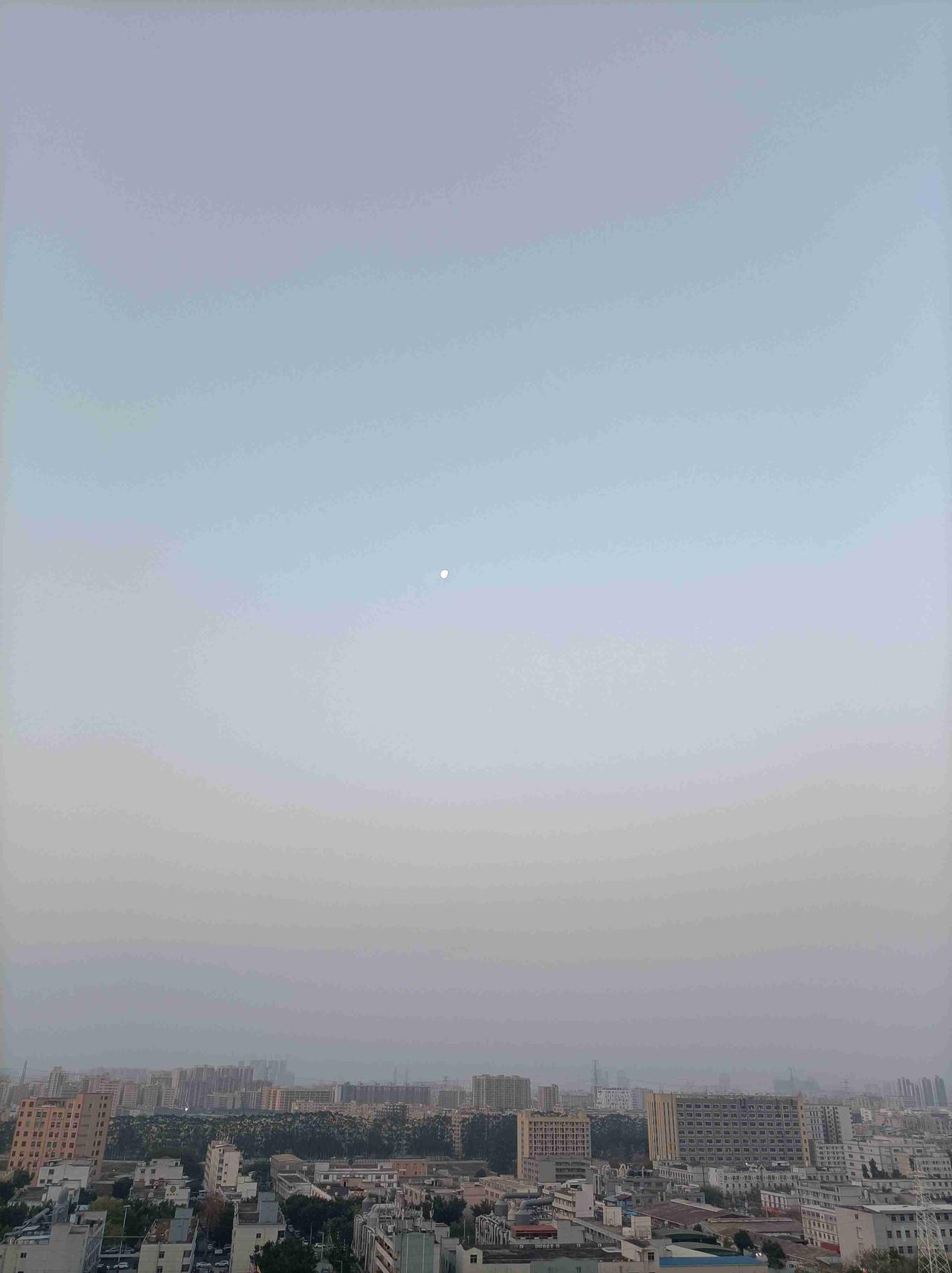 我的今日状态：😁轻松愉快
我这里的天气：☀️晴天深圳今日晴转多云，气温14度到