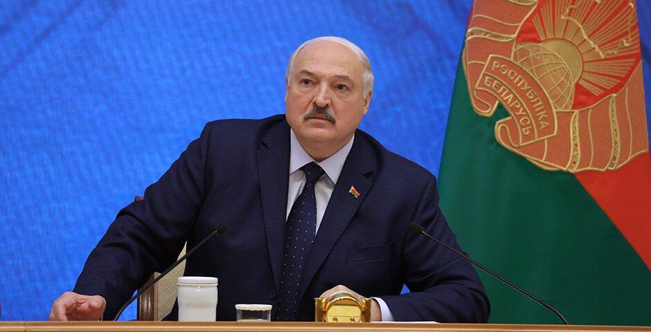 新闻快讯——白俄罗斯总统亚历山大·卢卡申科表示：
“针对普京总统官邸的袭击，是极