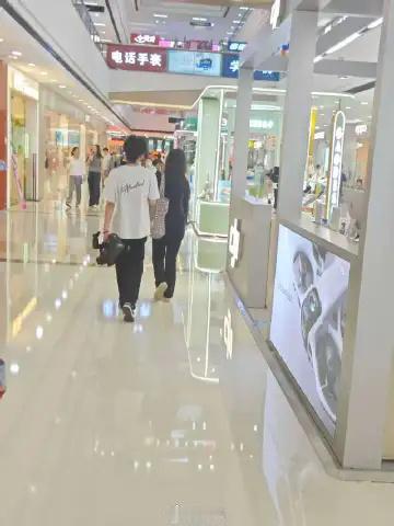 近日，山东滨州各大商场又出现老掉牙的“童星骗局”，商场不管？！监管部门也不管？！