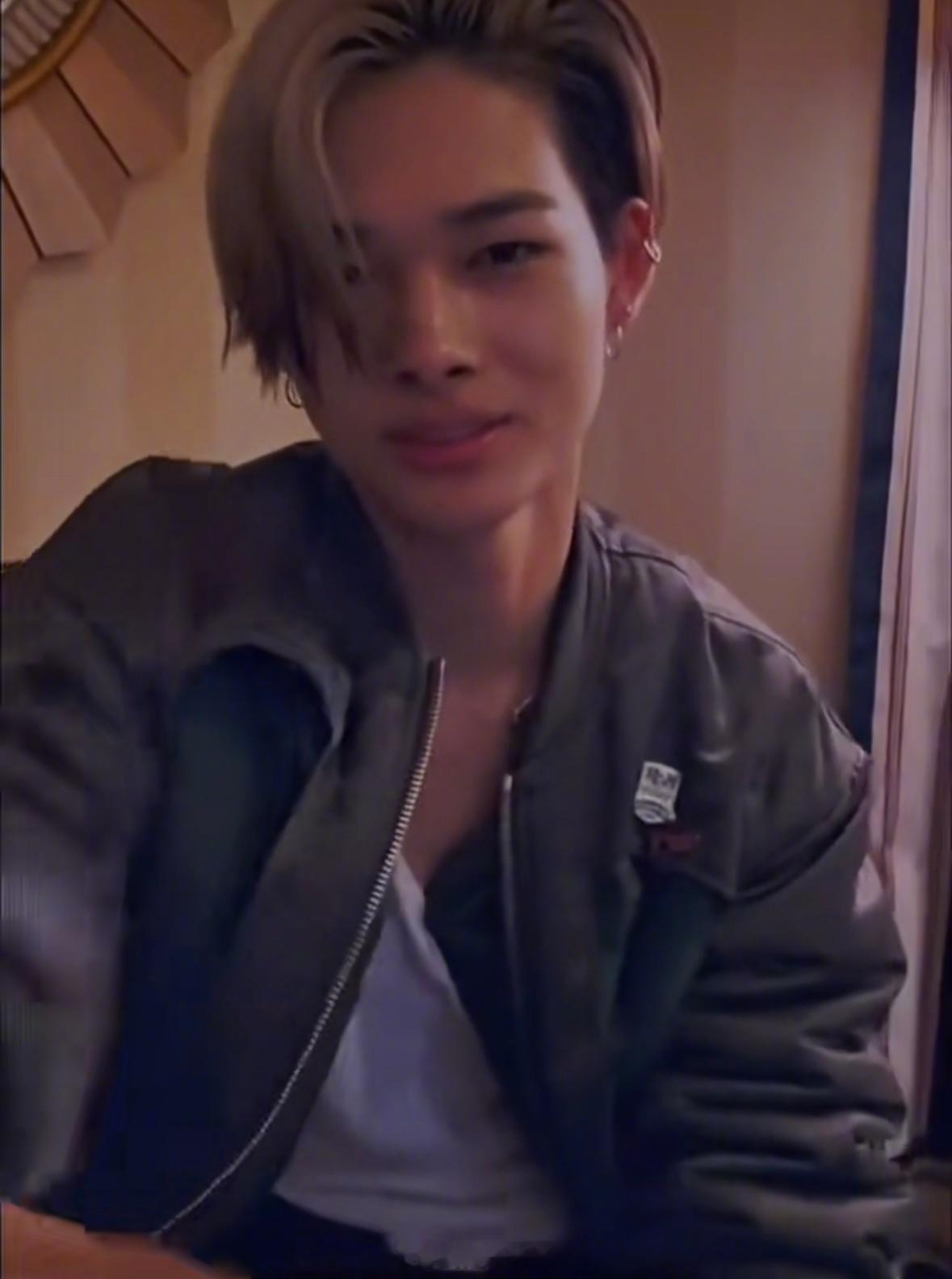看了下韩娱的ehp西村力直播引导粉丝网暴女粉丝mina的事，又认识了一位颜值崎岖