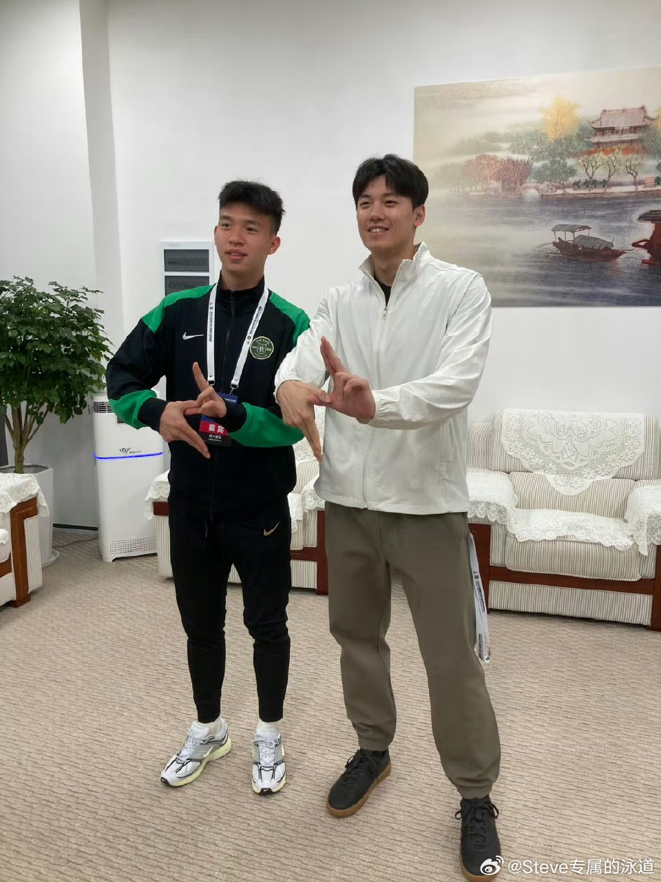 “吴越杯”揭幕战前，汪顺王钰栋同框～汪顺王钰栋吴越杯同框 吴越杯浙里足够燃 顺流