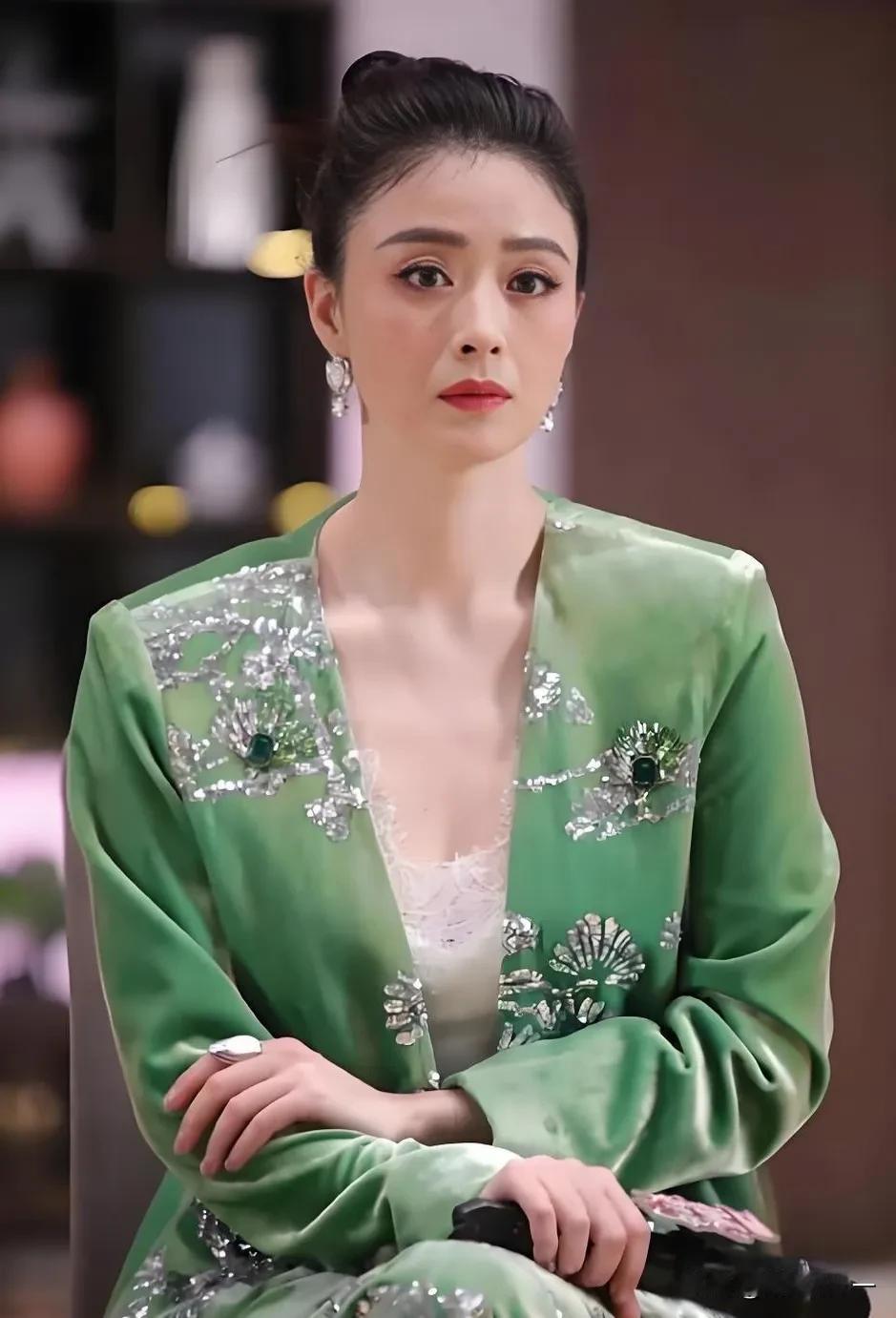 蒋欣，

我觉得她可能不会结婚了，

倒不是说她年纪大了没人要，而是她有足够的底