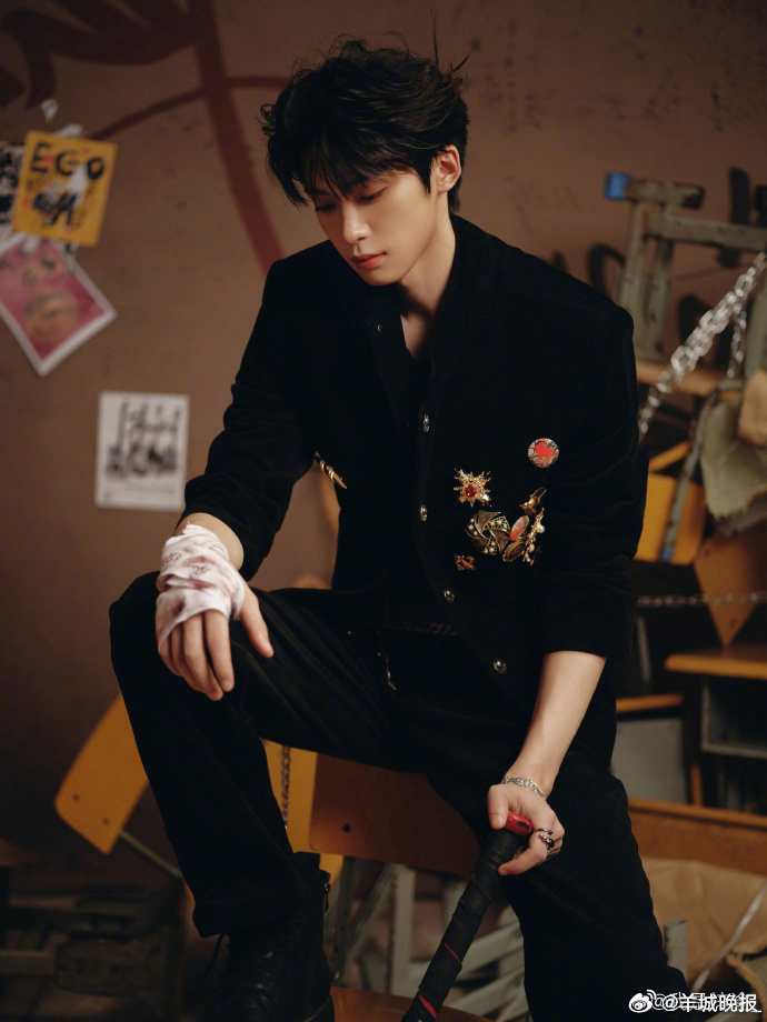 【初选，你pick谁？】2025年微博年度星光人物评选已于12月10日火热开启，