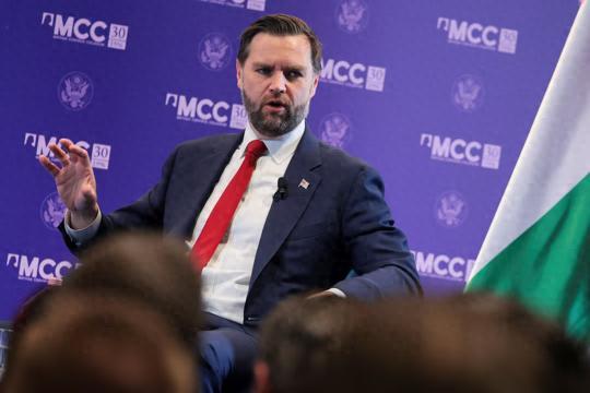 美国副总统万斯公开表态，怒斥乌克兰总统泽连斯基的无耻行径。

他表示，自己直到近