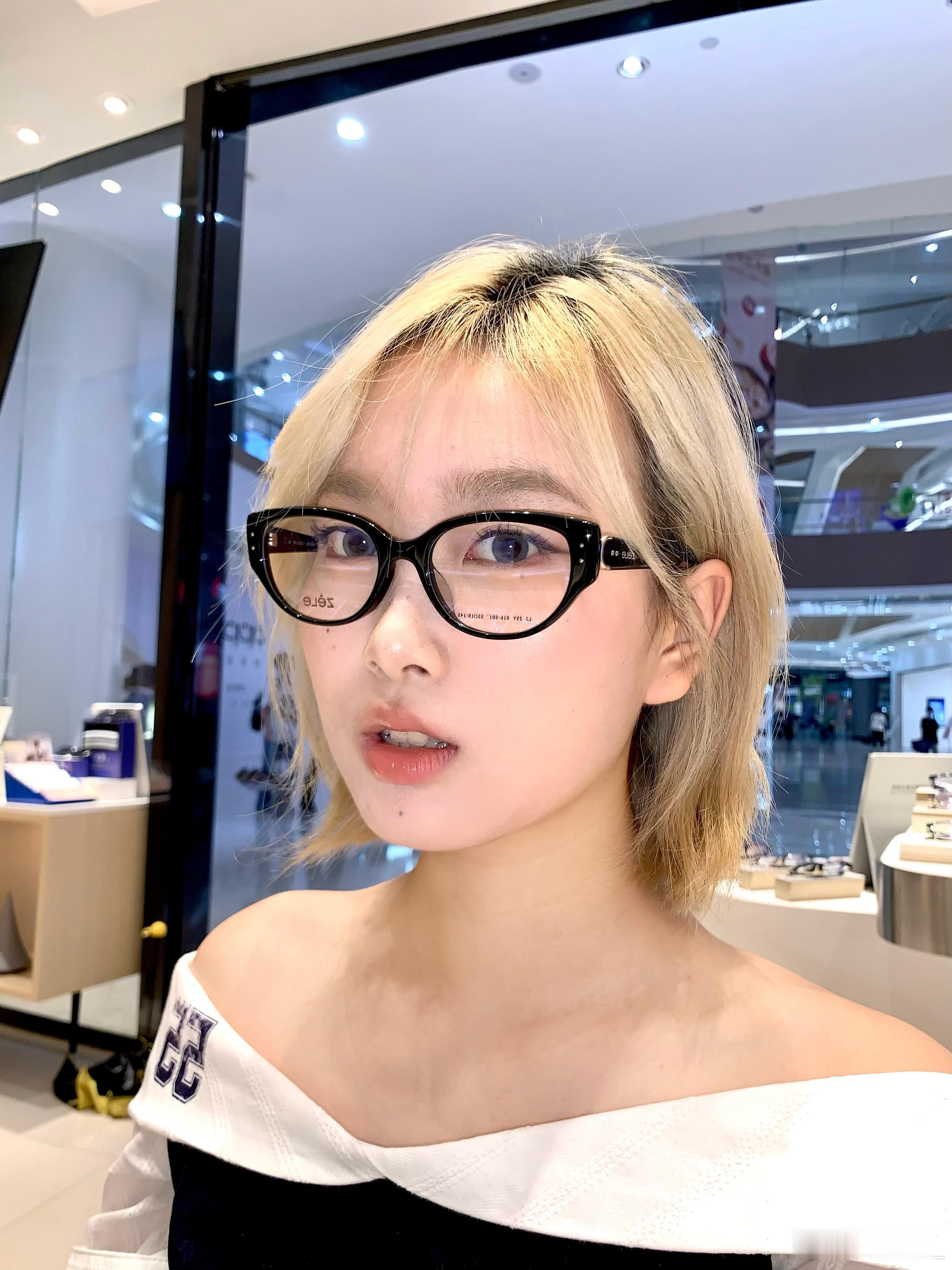 试了一下小猫眼镜[馋嘴] ​​​