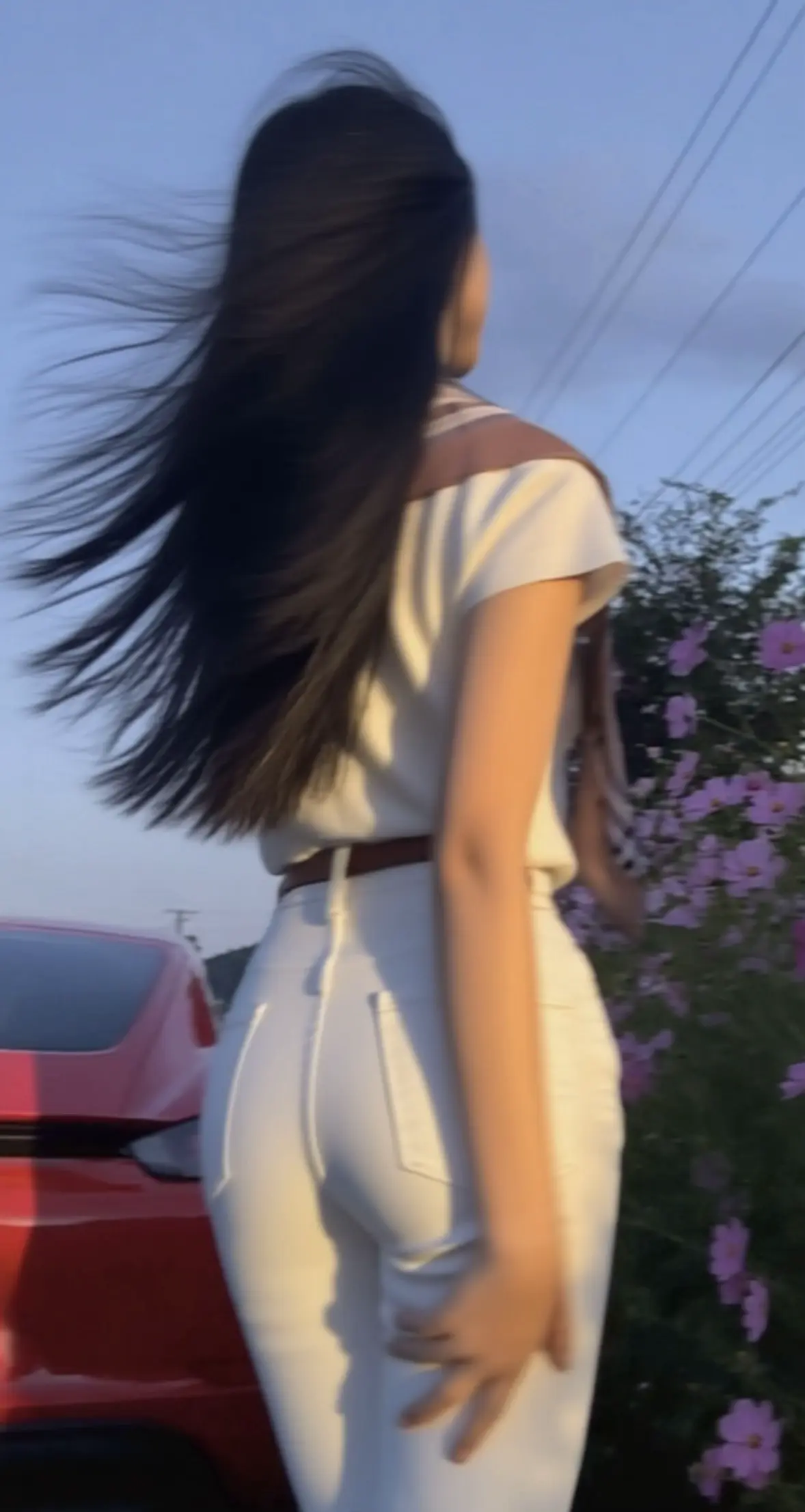 总想做个连头发丝都温柔的的女人。可是一路风太大，吹的温柔支离破碎