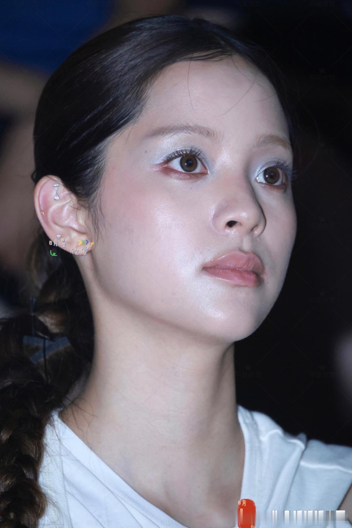 高清镜头下的欧阳娜娜，原生脸美的毫无瑕疵！ 