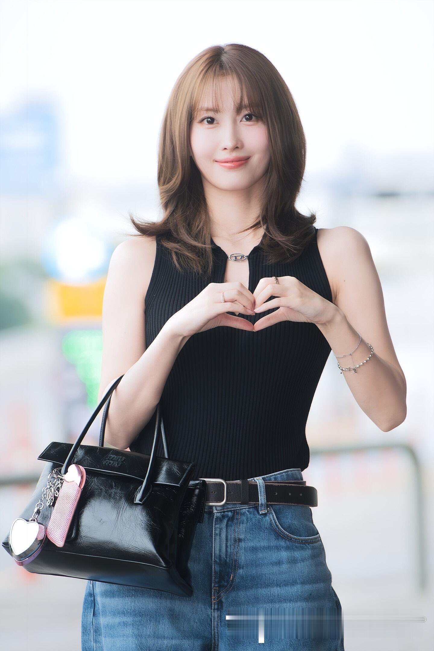 Twice的Momo、Sana、Mina三人今日金浦机场新闻图 