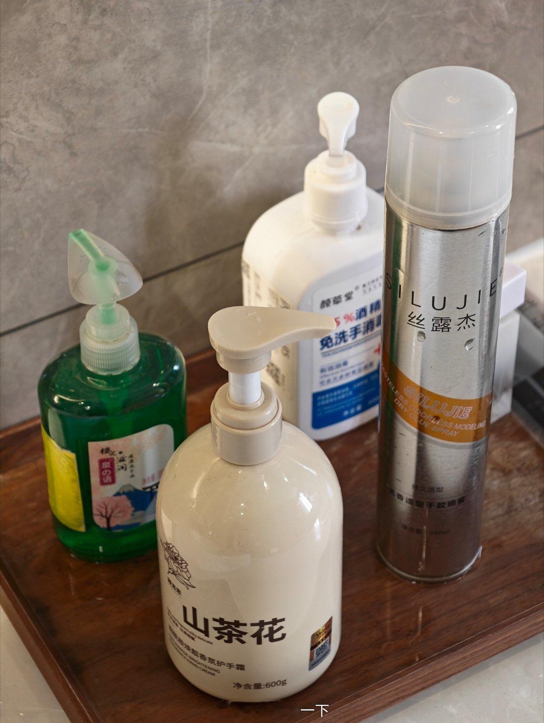 早鸭！这是我周末去的合肥长江西路问界服务中心卫生间的一角，我是没在其他哪个4s见