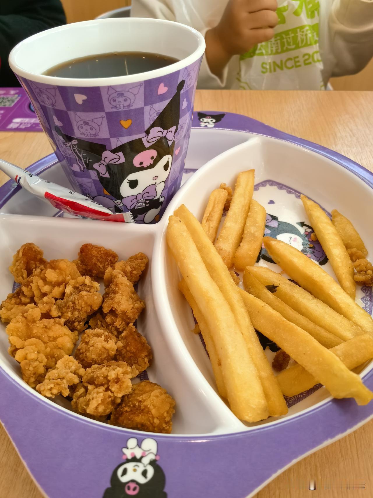 在西宁的万达、吾悦等商场里吃饭，方便确实是方便，可饭菜的数量也确实让人有点吃不消
