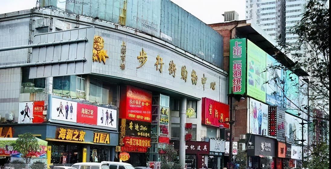 至少有十年没去过洛阳涧西的上海市场，至少有十年没去过西工的百货大楼，至于广州市场