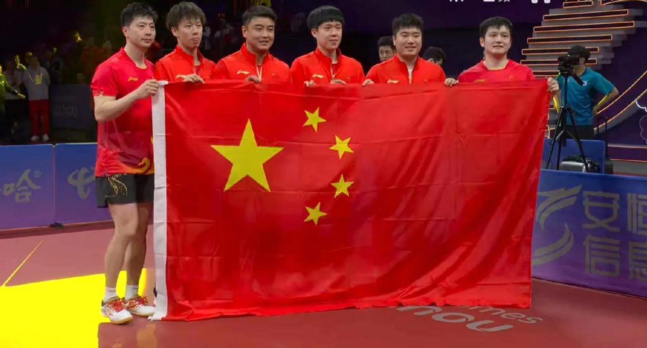 #杭州亚运会# 恭喜中国男队获得乒乓球男团冠军！
五位运动员：樊振东，马龙，王楚