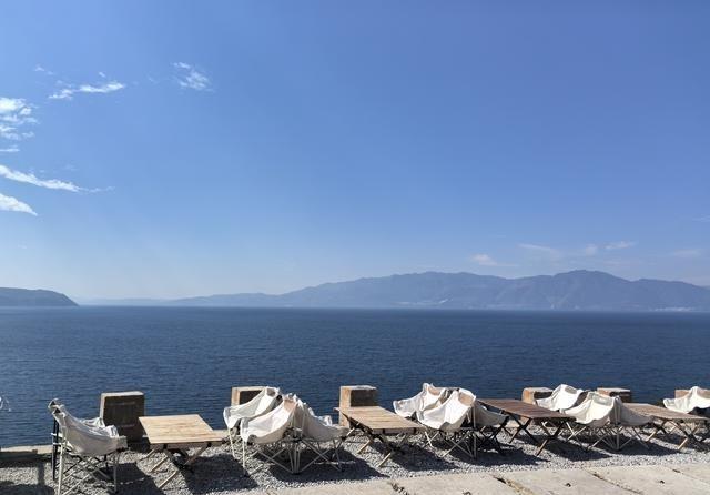 特朗普估计要搞一次雷声大雨点小的偷袭行动，然后就准备跑路。现在美军从全球各地调了