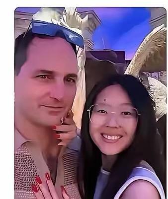 老人卖房花400万送女儿出国读书
但谁能想到
等来的却是一场无法挽回的悲剧。
