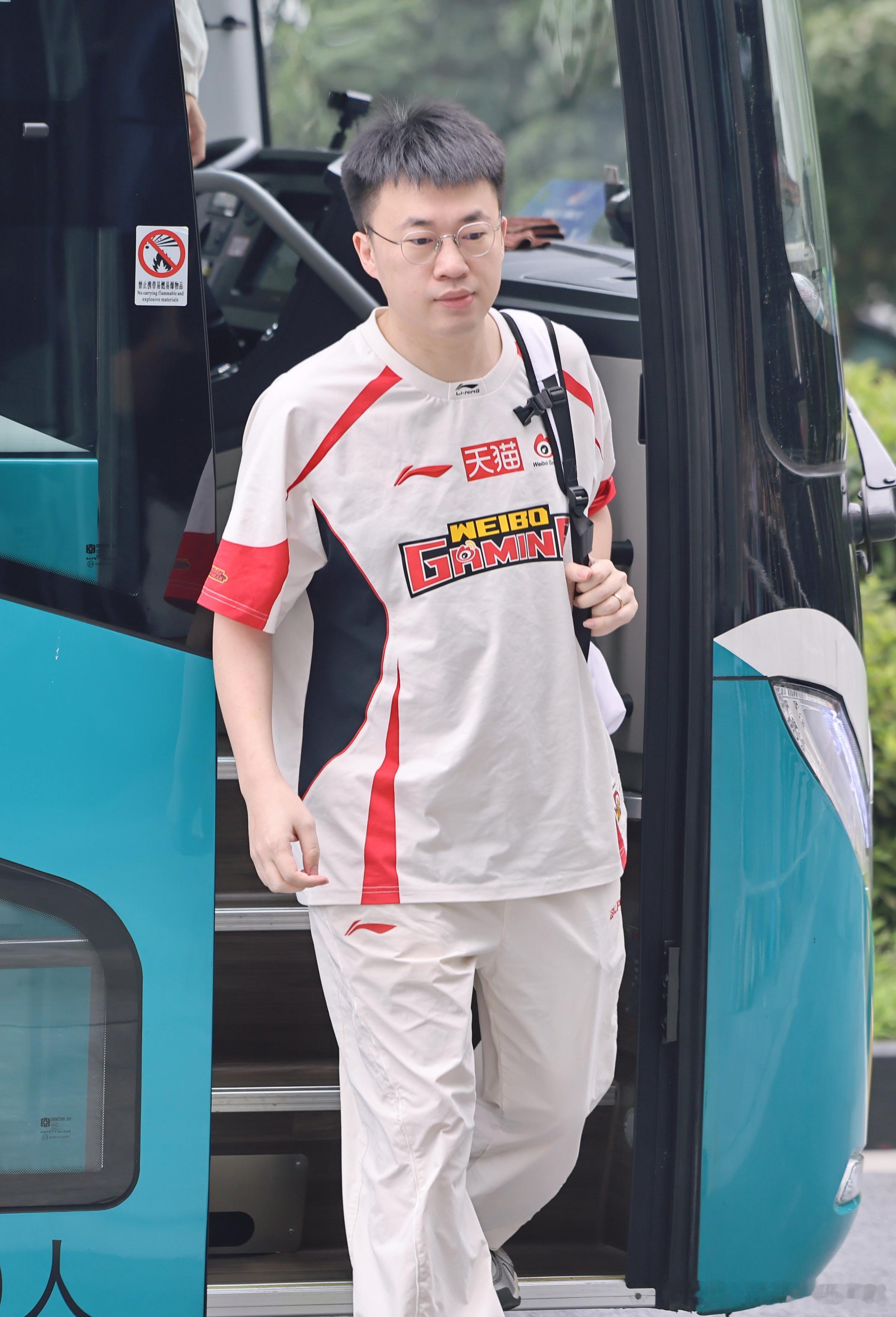 xiaohuwbg邀你开启城市之旅与wbg共享多城之旅 上班图 