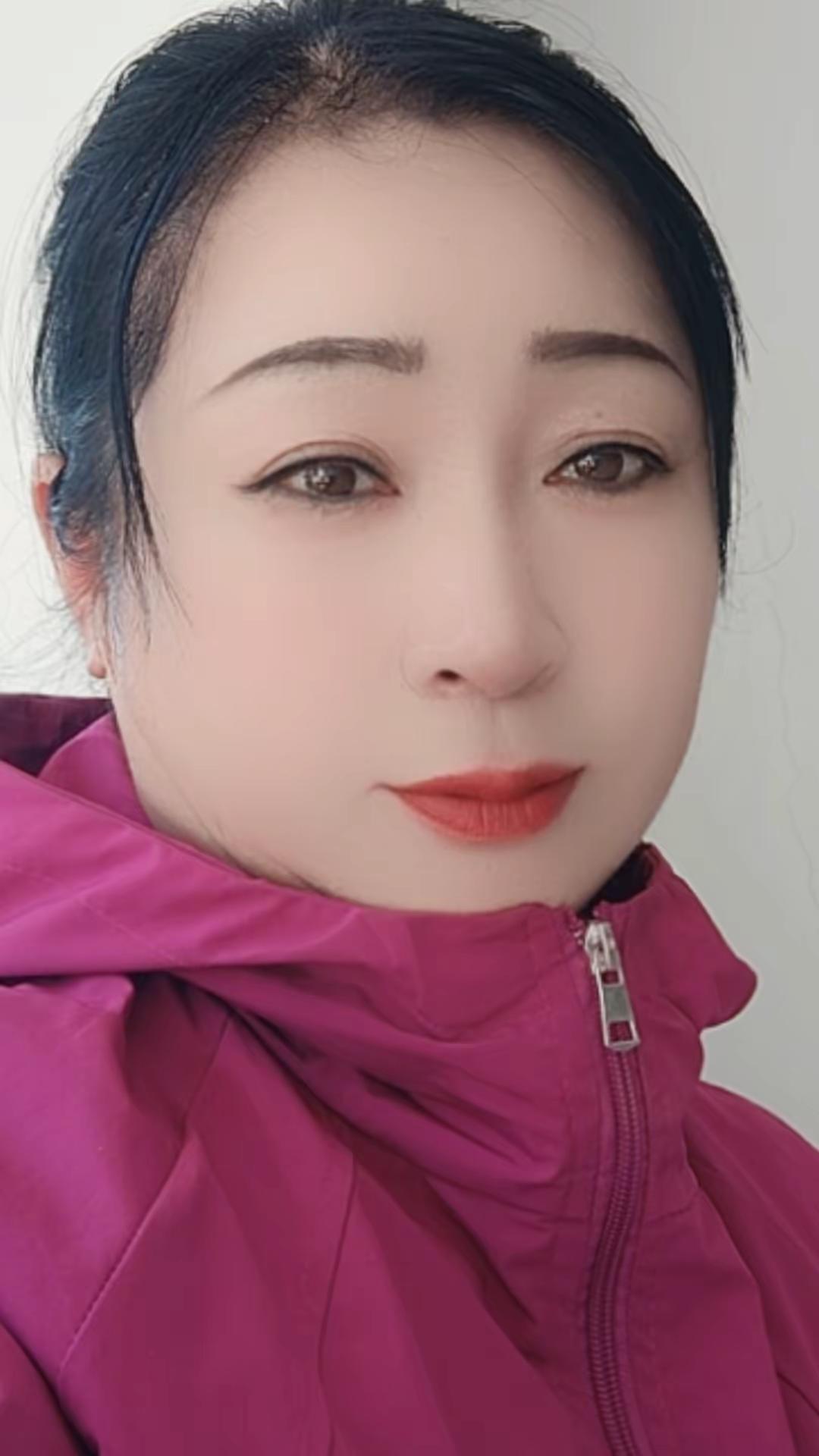 好看的道具臭美一下 臭美不分年龄美颜滤镜下的自己