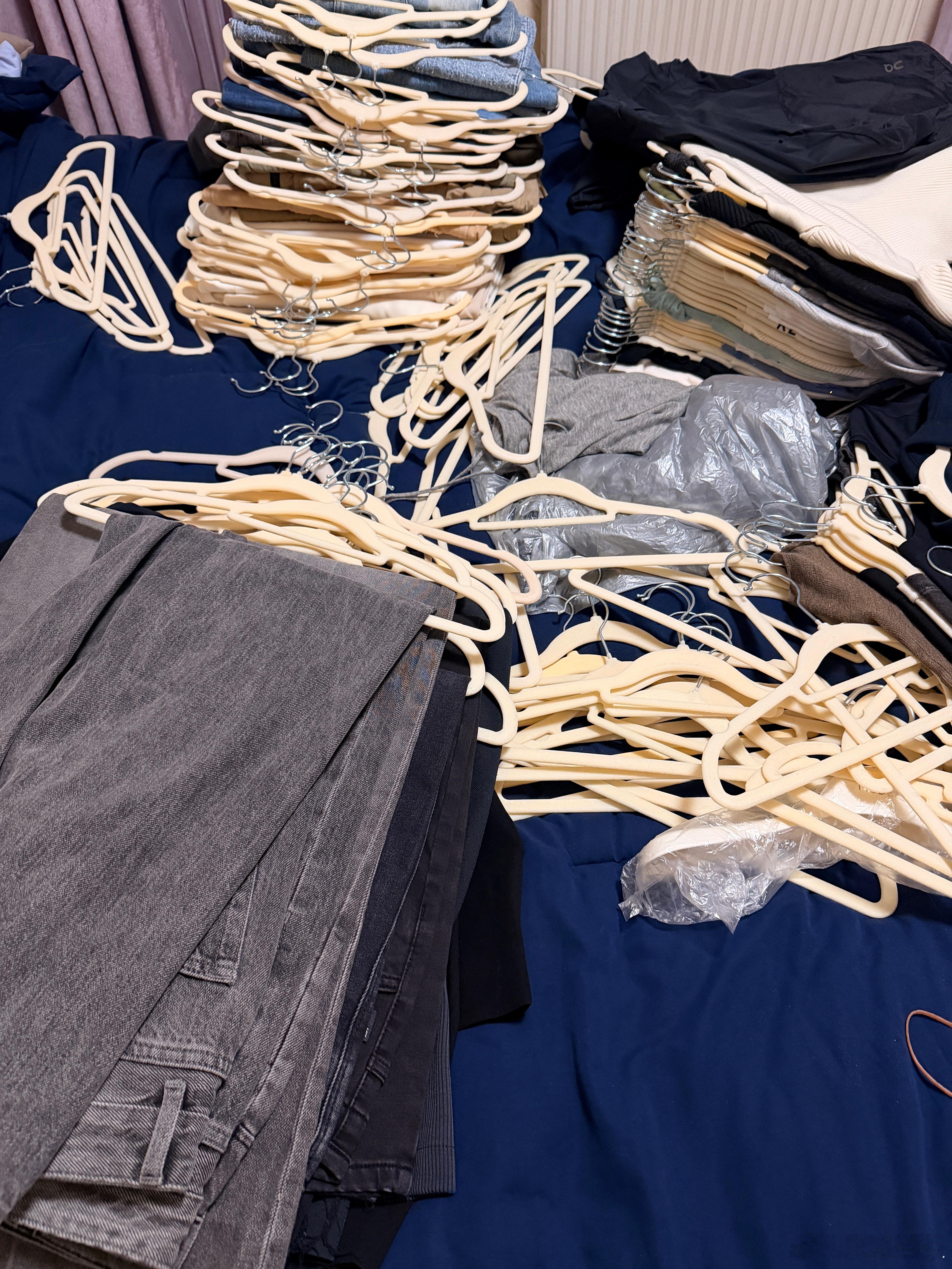 新的一波“断舍离”开始了～一个季度整理一回，所有的衣服+配色一目了然请收纳师这项