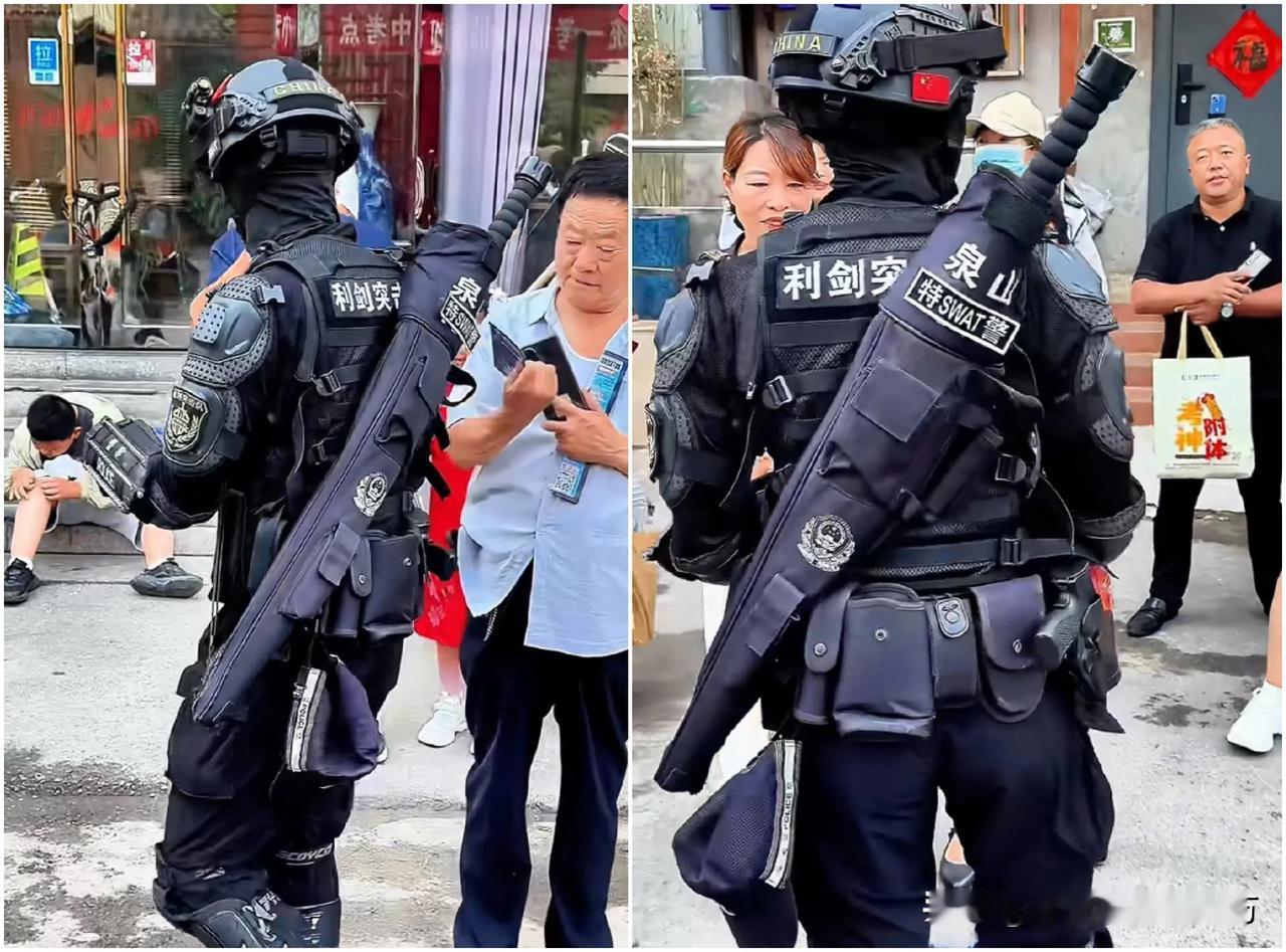 [呲牙] “利剑突击队”，嚯嚯嚯，什么样的“大宝剑”？江苏徐州警方的“利剑突击队