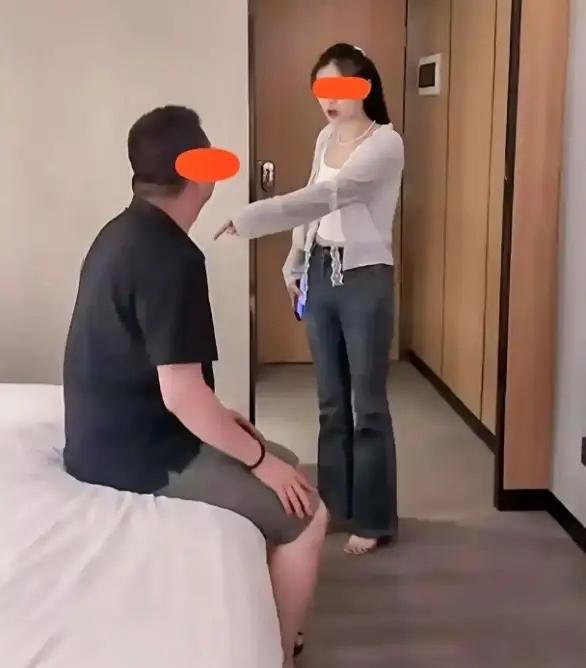 湖南，一小伙带女友入住酒店，发现没带避孕套，无奈之下，他只能花15元用了酒店房间