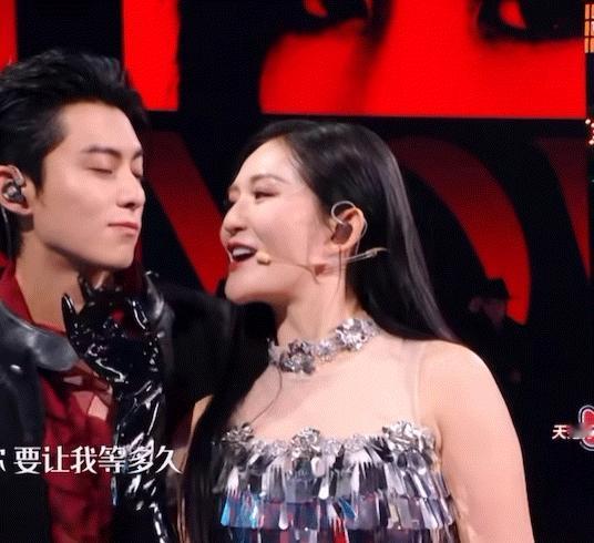 谢娜王鹤棣勾下巴谢娜勾王鹤棣下巴  谢娜王鹤棣勾下巴 ​ ​​​