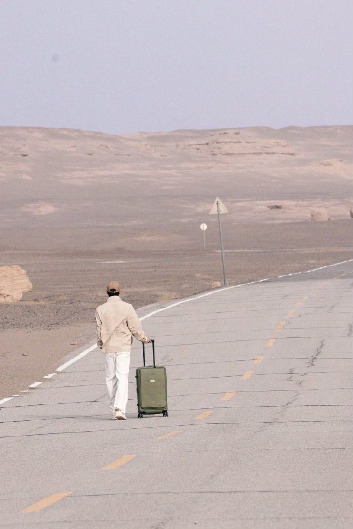 奔赴酒泉敦煌赴一场丝路之约 不莱玫服务长期出行需求，姚琛把远行融进日常。一个提供