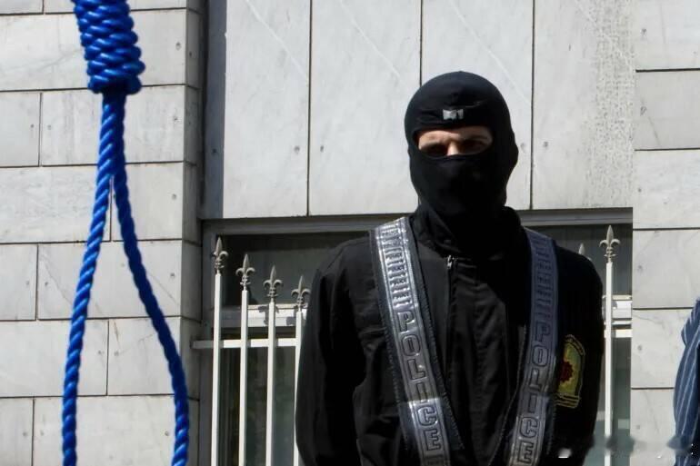 【吸金逾3.5亿美元、骗倒2万多人 伊朗汽车庞氏骗局主犯被执行绞刑】海外新鲜事 