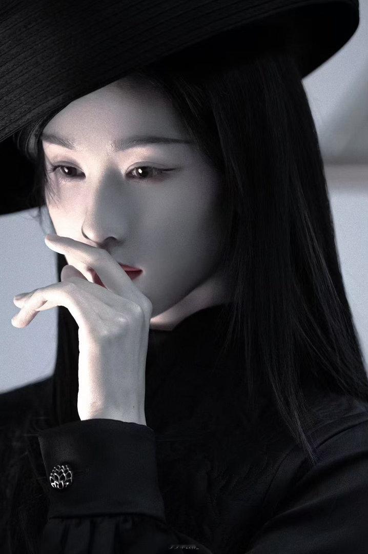 蒲松龄笔下的女鬼就陈都灵这样吧以前总觉得“聊斋女鬼”是夸张的滤镜，直到看见她的镜