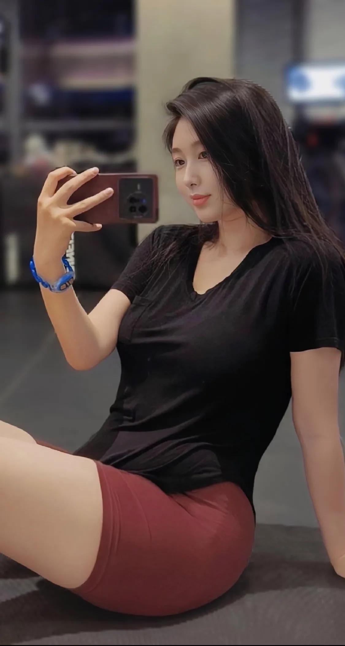 会说话，是人的顶级智慧，我给你讲这么一个事儿吧，

今天和哥们去医院看病号，电梯