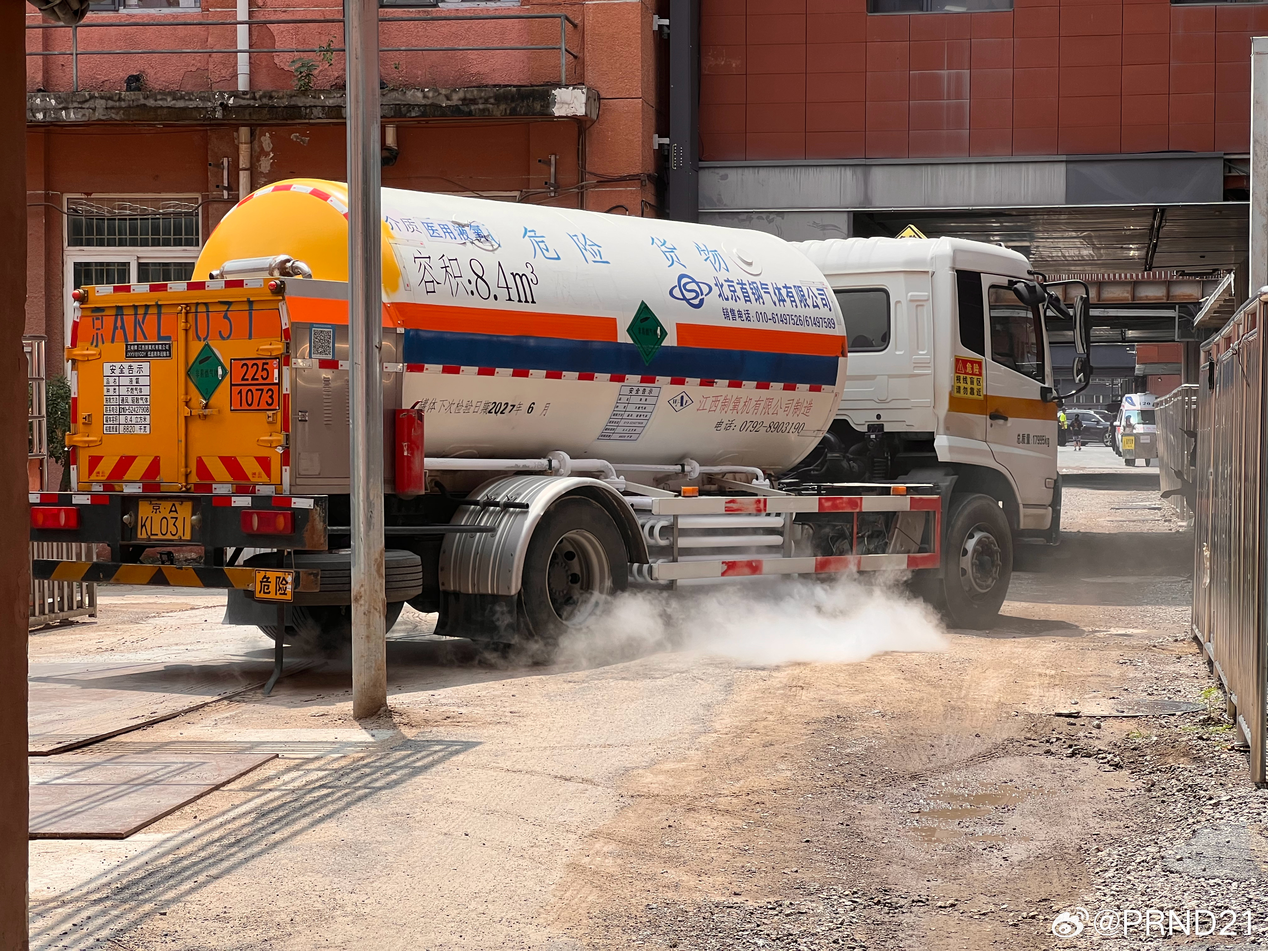 后空气悬挂的天锦液氧罐车，起步前坐下的那一瞬间真带劲嘿…… 