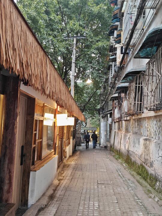 重庆某个冷清的老街citywalk330