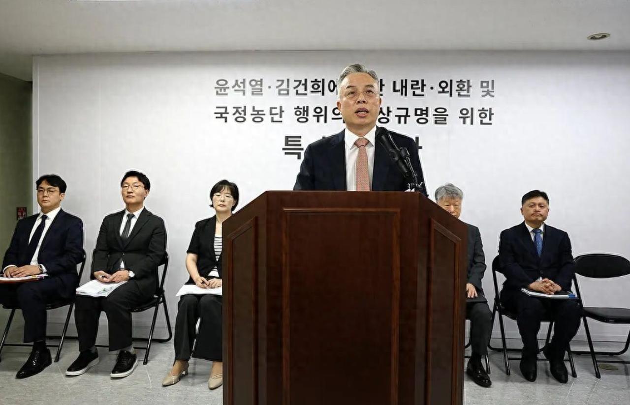 韩国特检起诉58人，前政府大面积被追责。8月24日，韩国第二综合特别检察组结束为