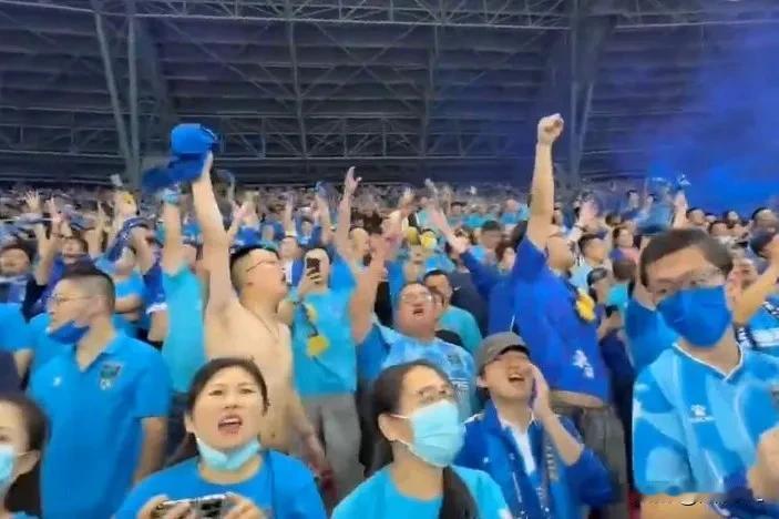 笑不活了，中超一夜出现两大笑话:
  南通支云客场被上海海港不留情面的干了个8: