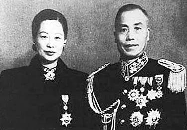 1938年，李宗仁夜会女记者，被妻子郭德洁撞破。她摔碎茶盏，大哭大闹。谁料，黑漆