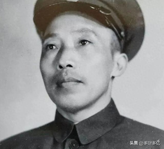 1955年授衔之时毛主席拒绝给此人封将军，周总理获悉后紧急亲自召见：当面询问“你
