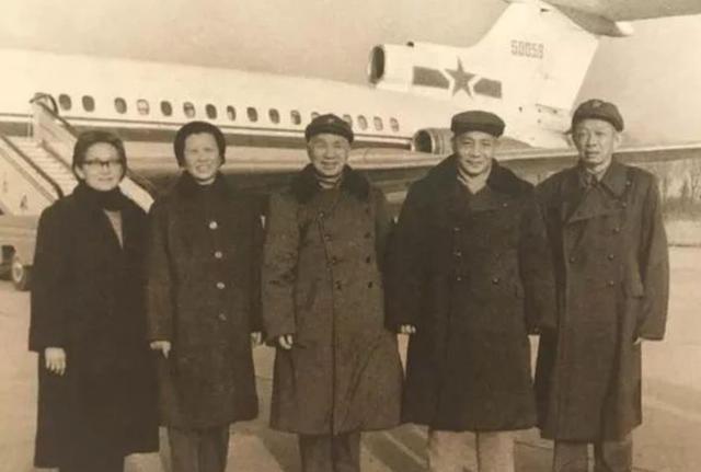 1955年，上海警备区司令王必成被授予开国中将军衔，一些老战友纷纷打抱不平：“老