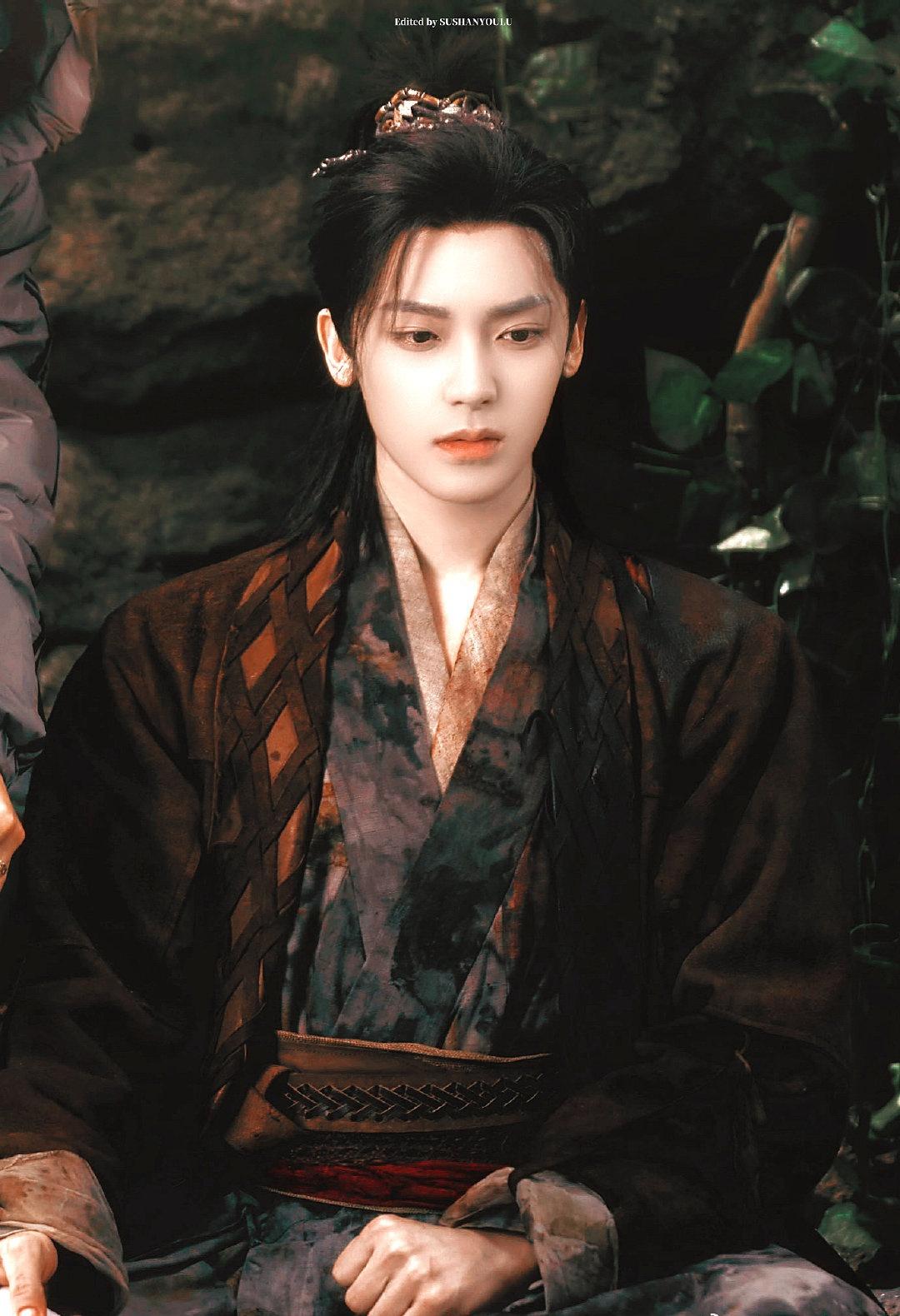 🥝侯明昊碧血蝉 🥝侯明昊珀芙研品牌全球修护代言人 

 杨无间棋局困余生，孤