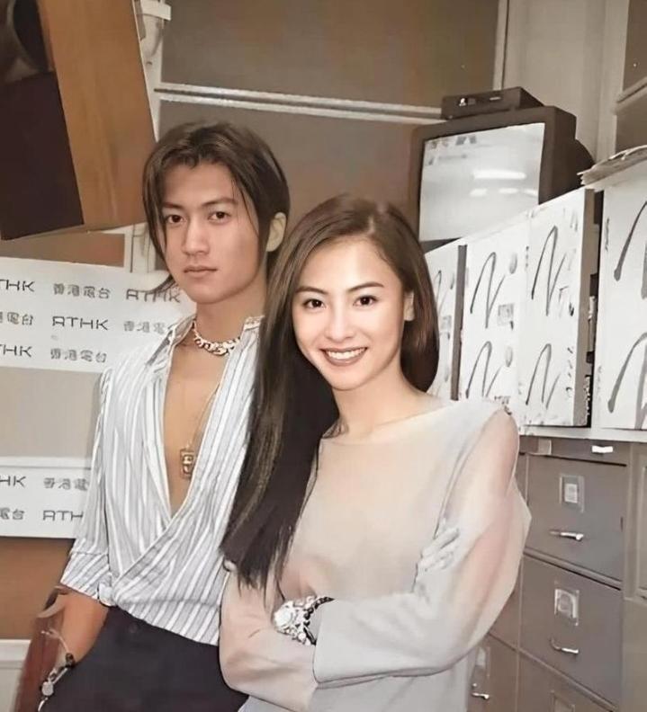 捋完锋芝恋横跨二十载的完整时间线，再对照最近王晶曝出的内情，忽然发觉之前这么多年