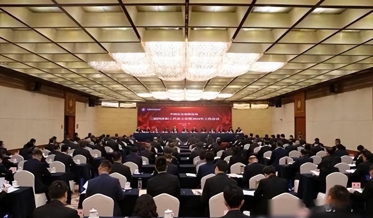 央企名录里挂着两家以"总局"结尾的单位。中国冶金地质总局，中国煤炭地质总局。办公