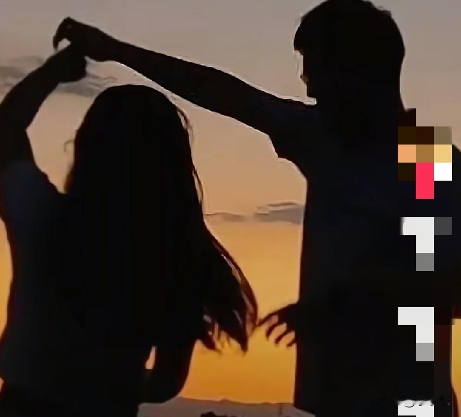 一房产中介男子伪装成为身患绝症的单身金融霸总，搭讪上百名女主播。他不走温柔话术，
