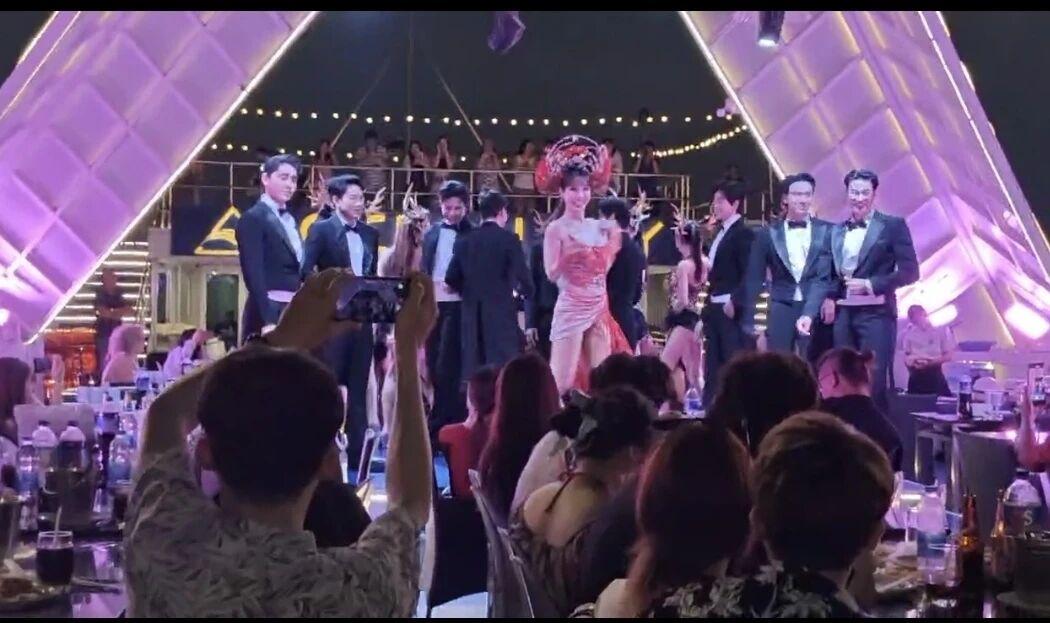 同事去一趟泰国，回来说差点被整抑郁了前些日子，公司为奖励业绩干得漂亮的人，组织了