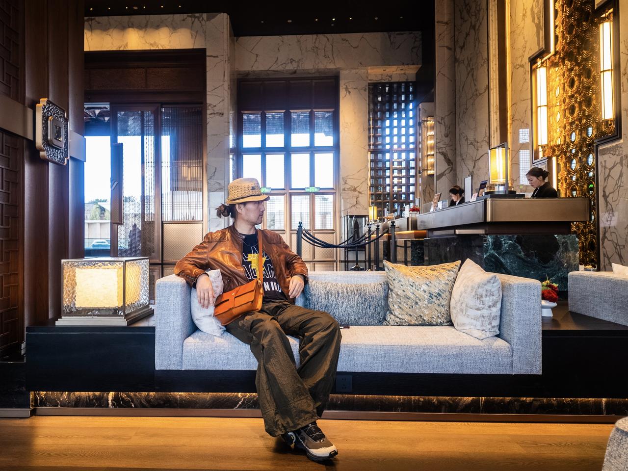 在腾冲入住的温德姆酒店，古典建筑在夜晚呈现东方的意境 酒店门前有一个天井，设计的