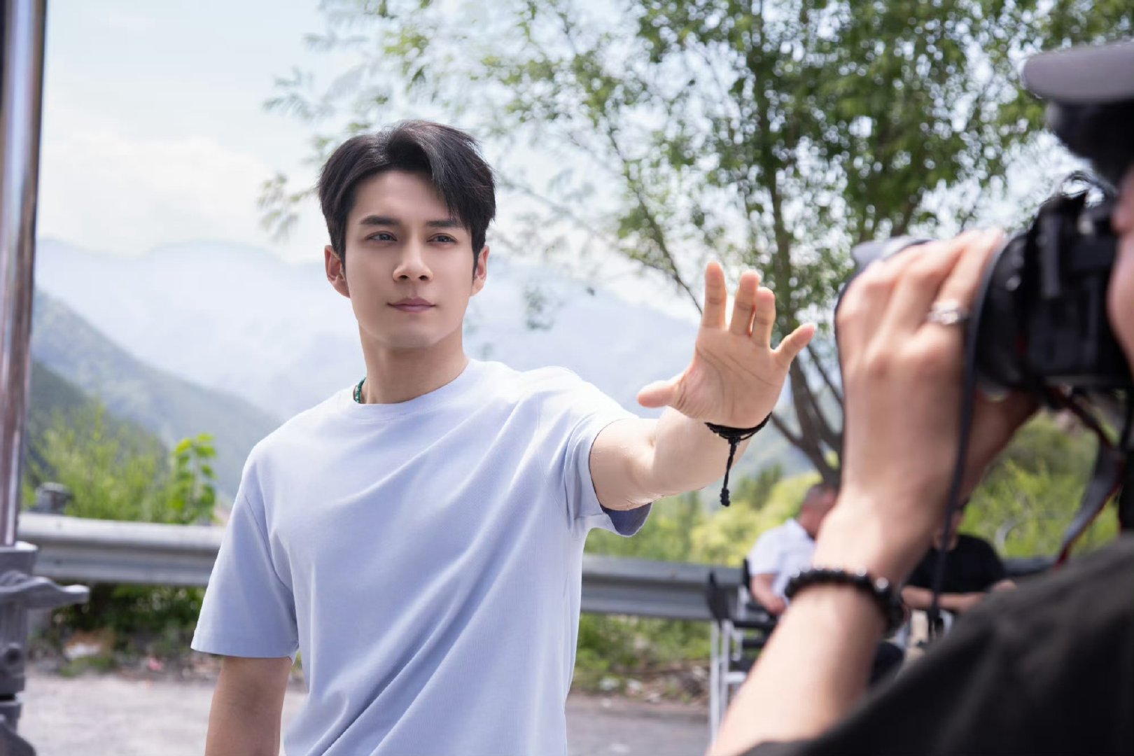 韩东君跨界赛车手韩东君演员赛车手都专业 韩东君演员跨界赛车手也太酷了 ​​​